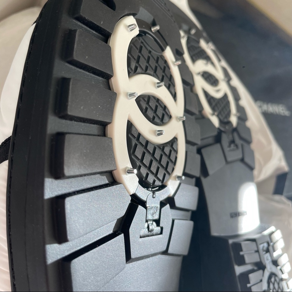 Authentic CHANEL Ice Cleats Snow Boots - Picture 8 of 14
